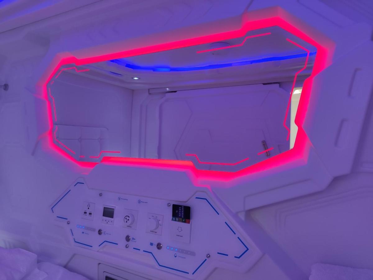 Capsule & Dormitory Space-Xエルサレム エクステリア 写真